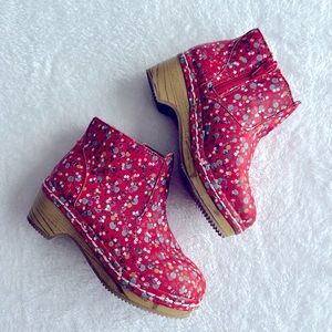 Genuine Kids Red Floral Clogs
